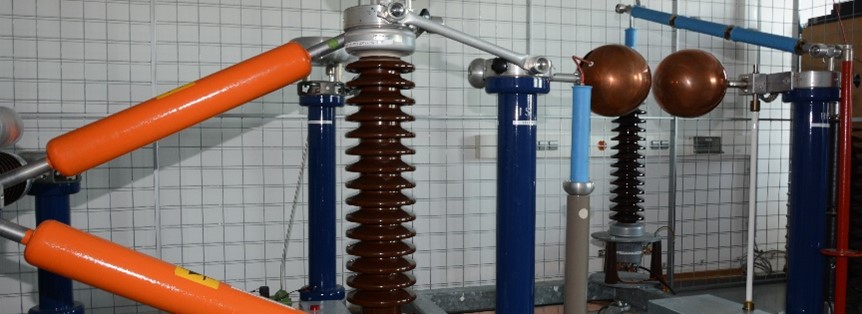 Banner zeigt Geräte in einem Labor